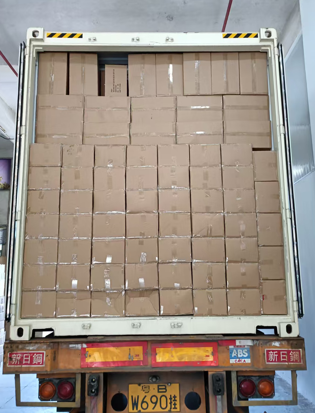 Shipping box from China to Los Angeles/LAX - Container Loading at Yantian Port