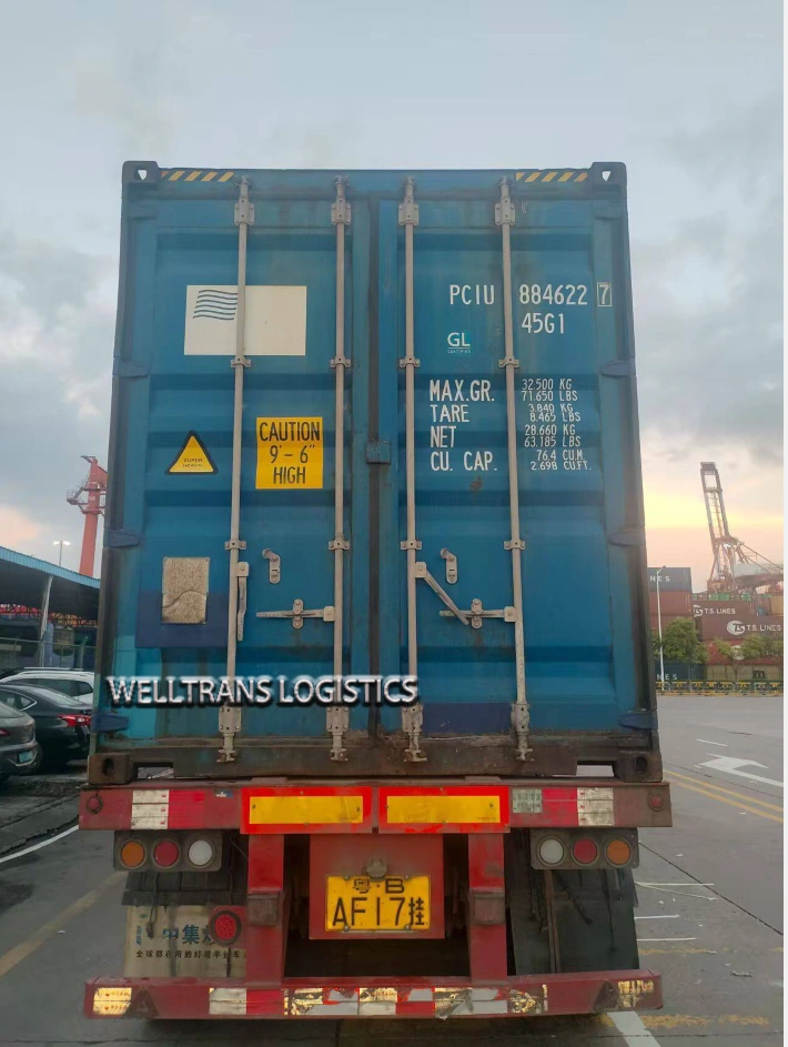 Loading picture of 40'HQ container of auto spare parts at Yantian port for Los Angeles on Aug 2025