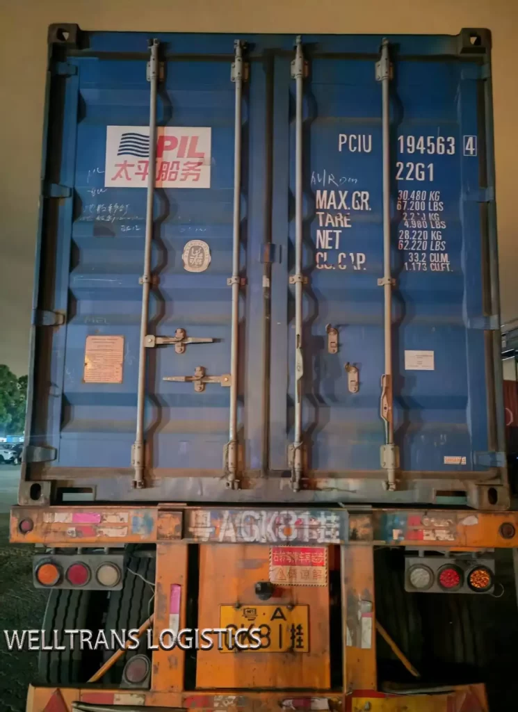 loading picture shipping case clothes from guangzhou to philadelphia